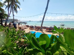 El Taj Oceanfront and Beachside Condo Hotel